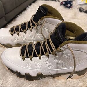 Nike Air Jordan 9 Retro ‘Statue’ Sneakers